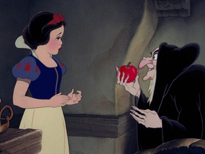 Snow White Witch Apple-001
